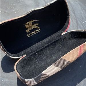 Burberry sunglass eyeglass case